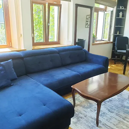 Apartment Art Theater *